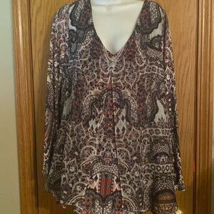 Apt 9 women’s size 1X gray print shirt